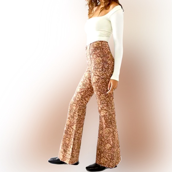 🌺Free People CRVY Wild Honey Printed
Flare Jeans🌸🌺 - Picture 2 of 12